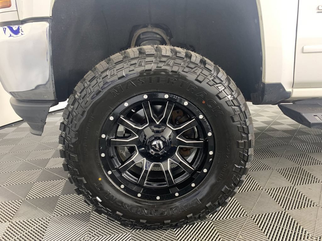 Used 2018 Chevrolet Silverado 1500 LT w/ All Star Edition AWD/4WD image 9
