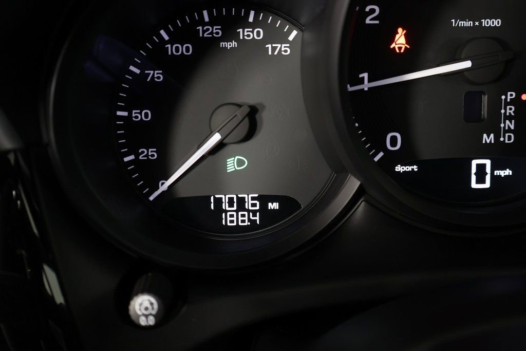 Used 2024 Porsche Macan AWD/4WD image 16
