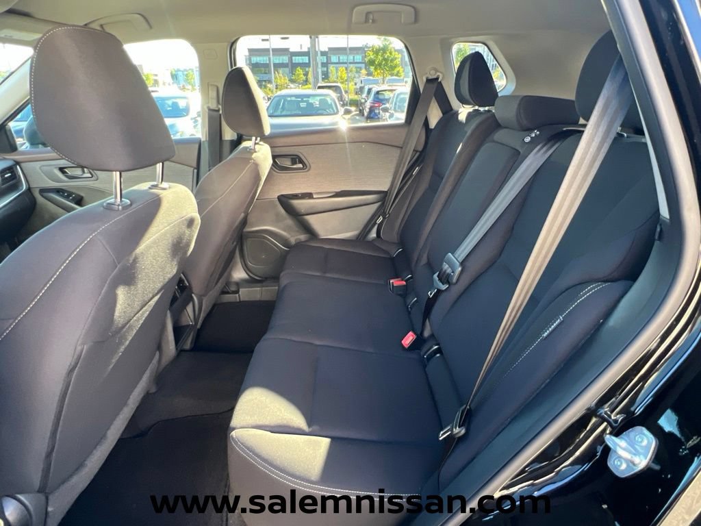 Used 2023 Nissan Rogue S AWD/4WD image 17