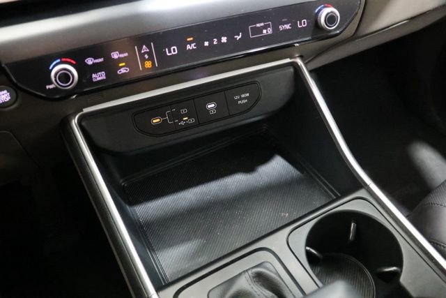 Used 2025 Kia Carnival FWD image 28