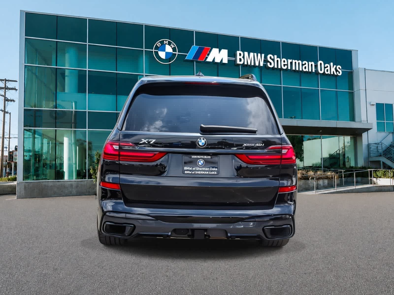 Used 2022 BMW X7 xDrive40i w/ M Sport Package AWD/4WD image 5