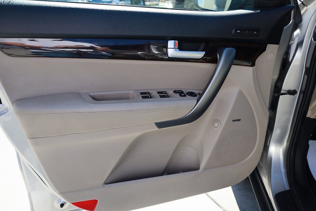 Used 2015 Kia Sorento EX w/ EX V6 Touring Package image 10