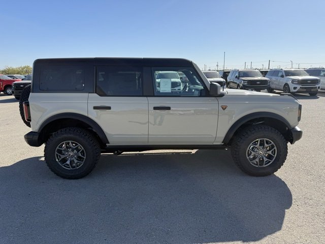 New 2025 Ford Bronco Badlands image 9