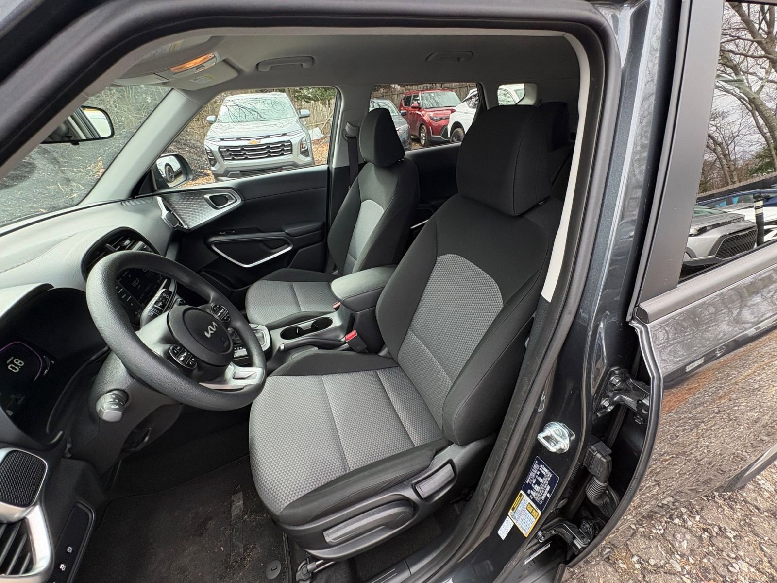 Used 2025 Kia Soul LX w/ LX Technology Package FWD image 33