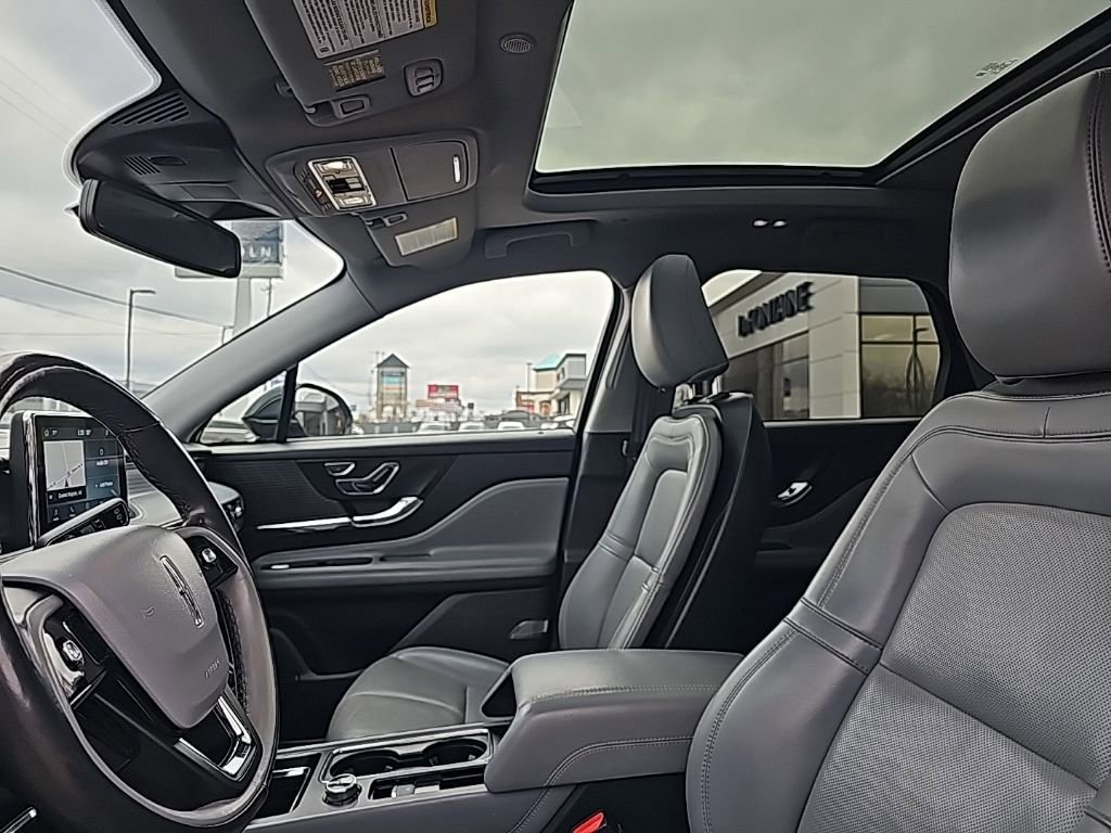 Used 2021 Lincoln Corsair AWD w/ Premium Package image 10