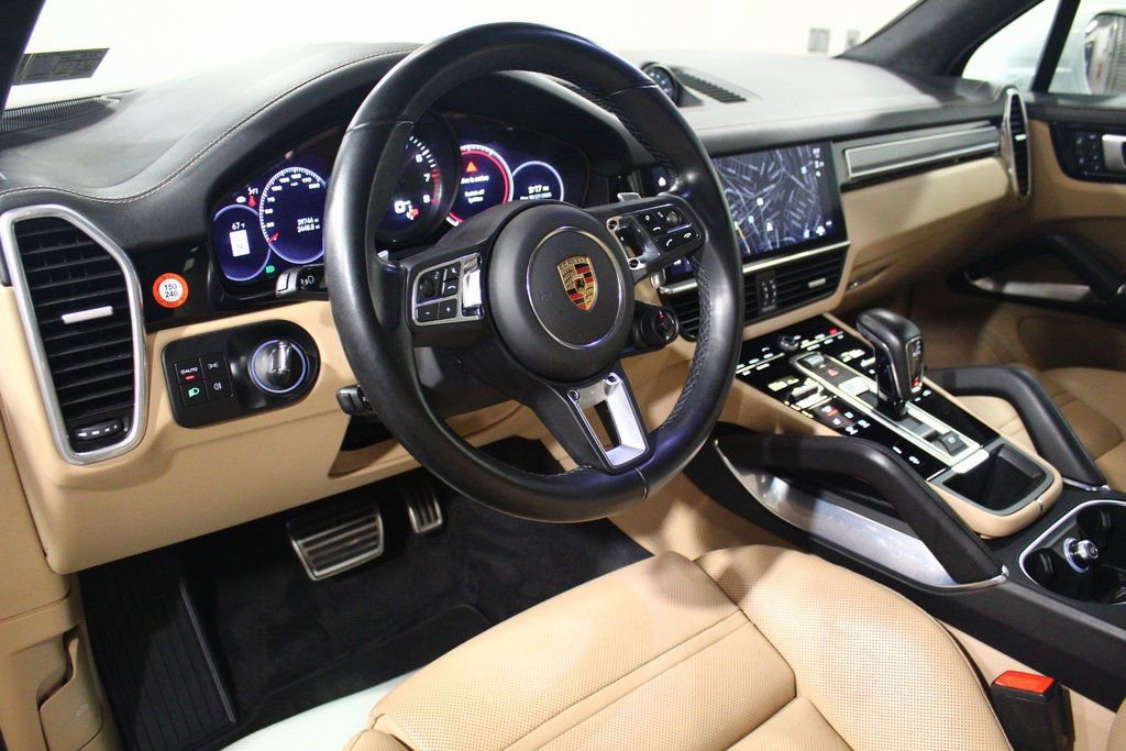 Used 2022 Porsche Cayenne Turbo image 5