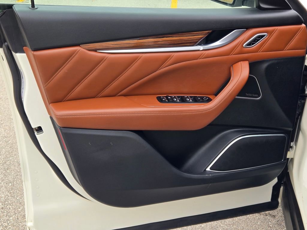 Used 2021 Maserati Levante GranLusso image 33