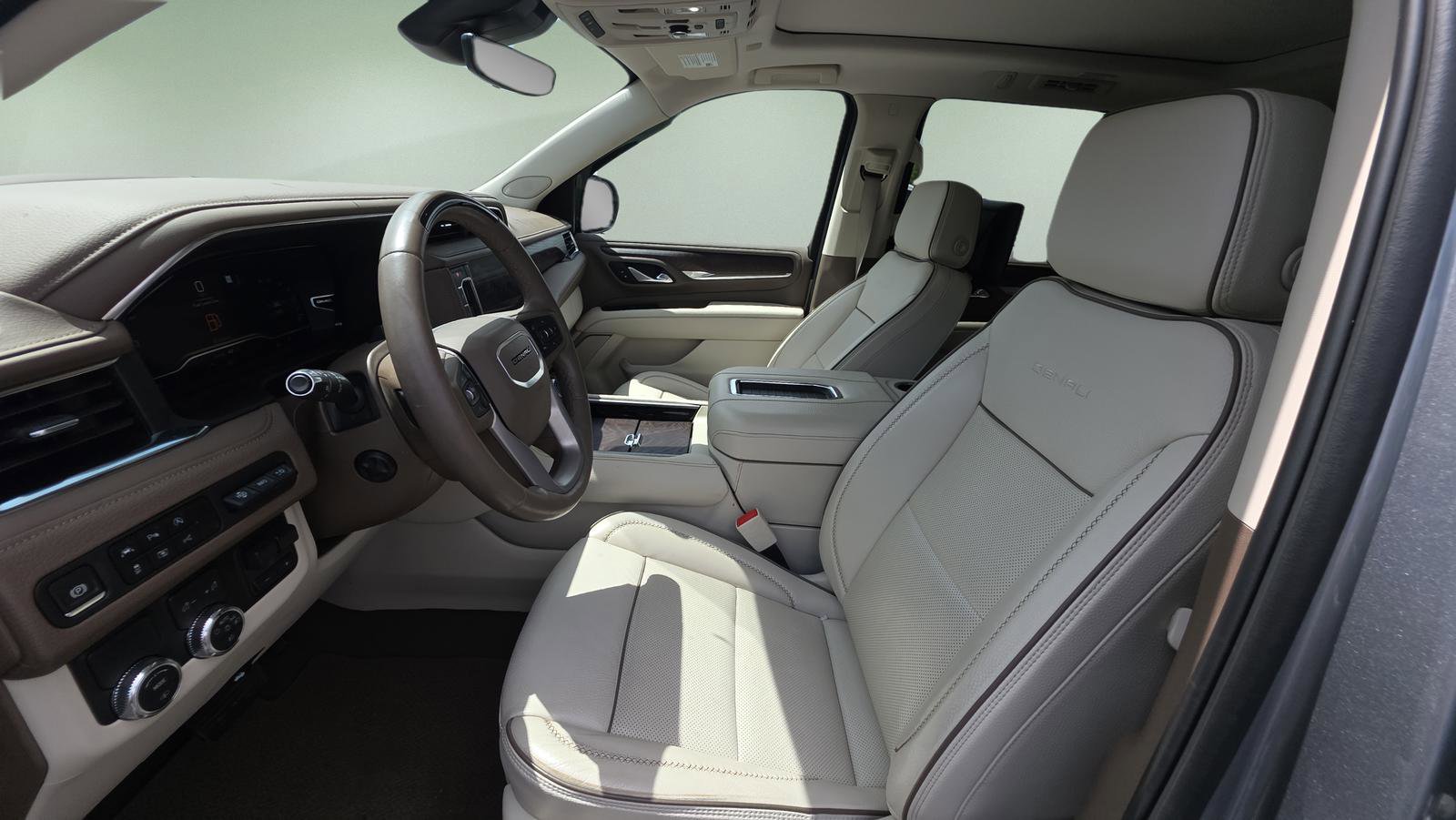 Used 2024 GMC Yukon Denali w/ Denali Reserve Package image 18