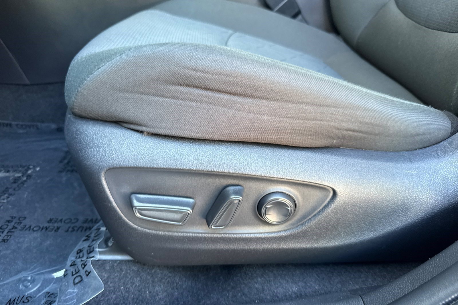 Used 2025 Toyota RAV4 XLE FWD image 15