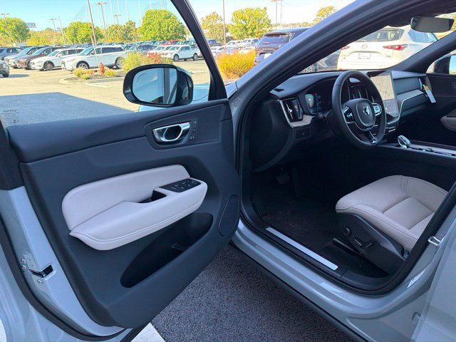 New 2027 Volvo XC60 B5 Core AWD/4WD image 11