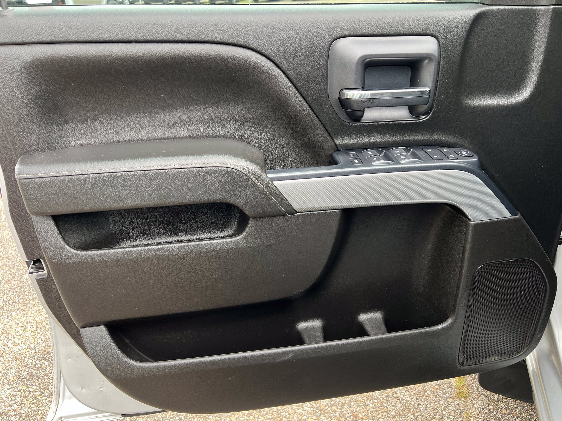 Used 2018 Chevrolet Silverado 1500 LT w/ Redline Edition AWD/4WD image 16