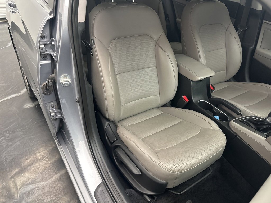 Used 2017 Hyundai Elantra Limited w/ Limited Tech Package 04 image 8