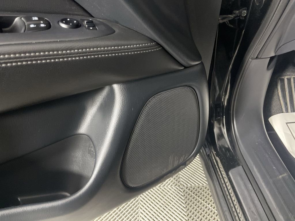 Used 2020 Nissan Pathfinder SV image 23