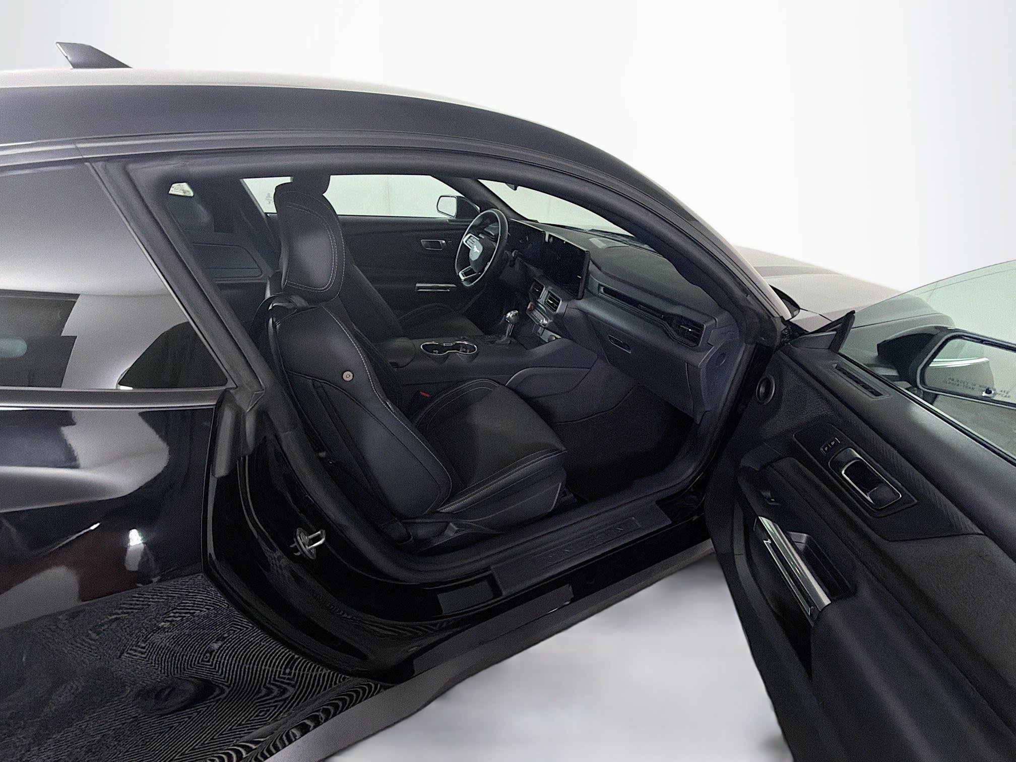 Used 2025 Ford Mustang Coupe RWD image 27