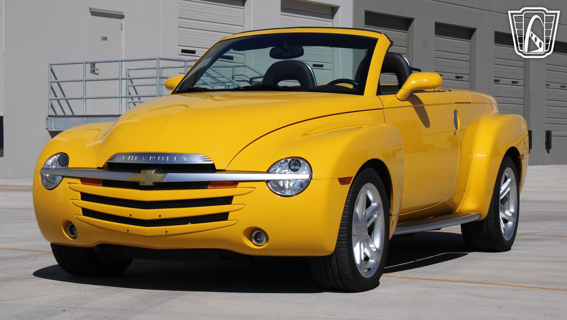 Used 2003 Chevrolet SSR w/ Preferred Equipment Group RWD image 2
