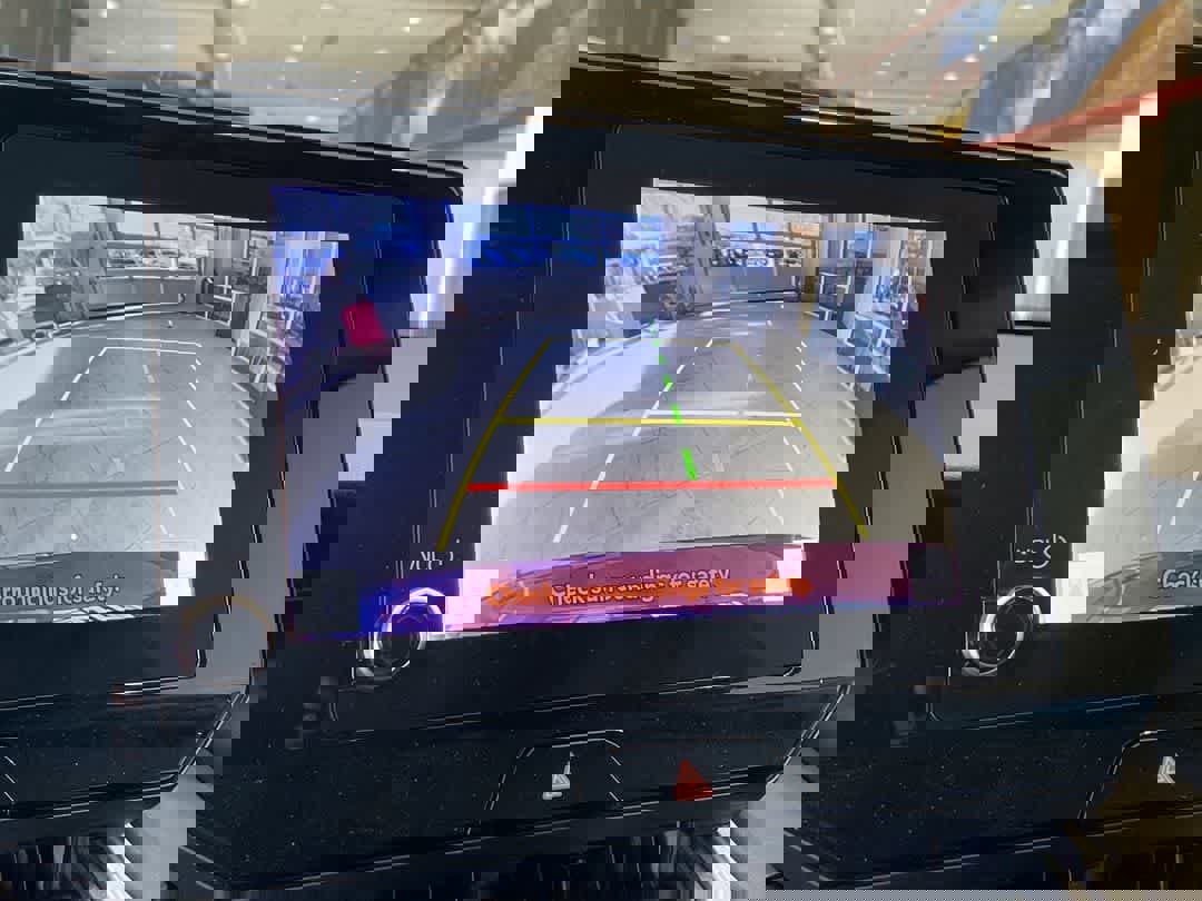 Used 2023 Toyota Venza LE image 17