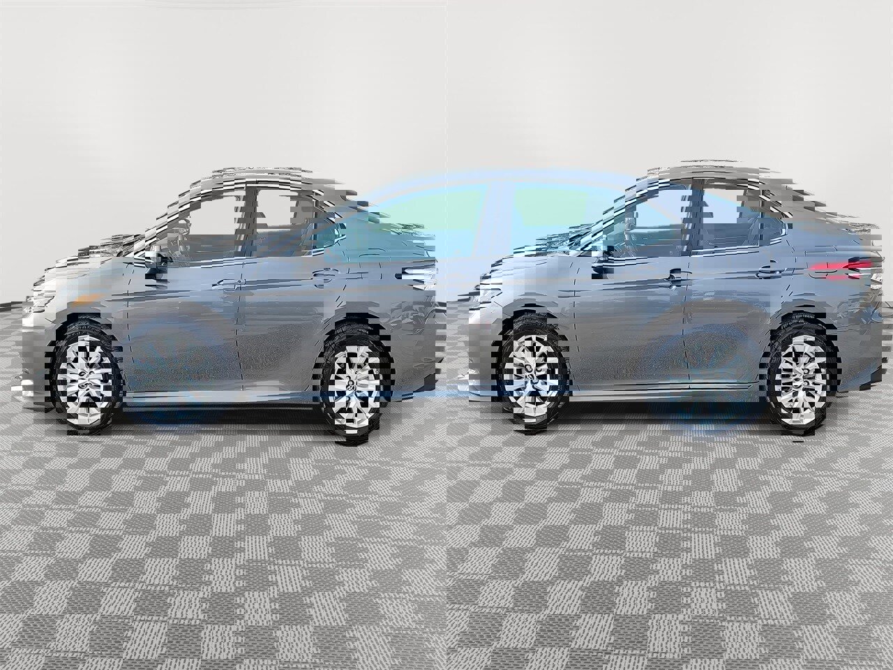 Used 2018 Toyota Camry LE image 8