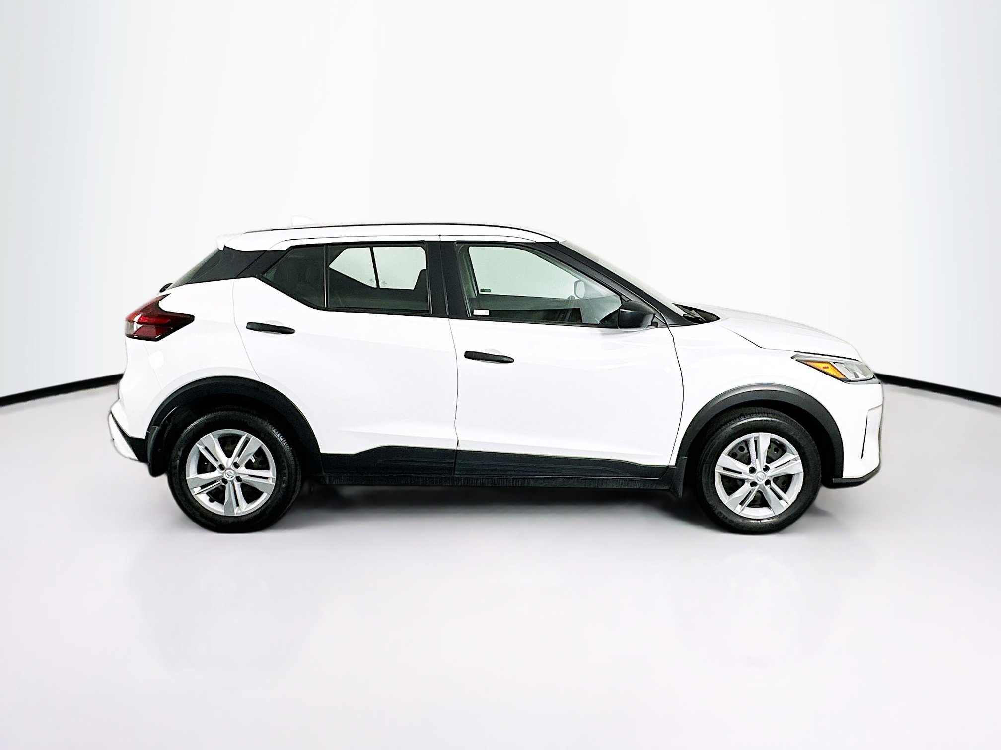 Used 2024 Nissan Kicks S image 10