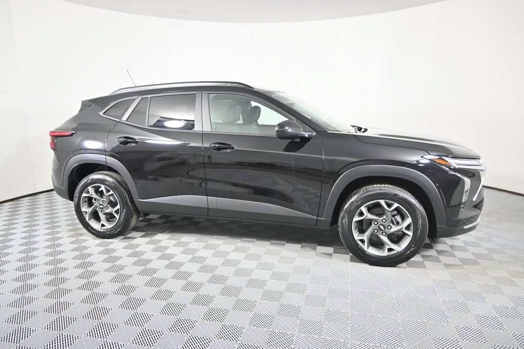 New 2026 Chevrolet Trax LT w/ Driver Confidence Package FWD image 8
