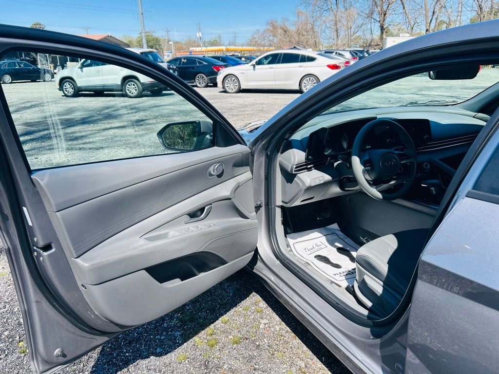 Used 2023 Hyundai Elantra Blue image 15