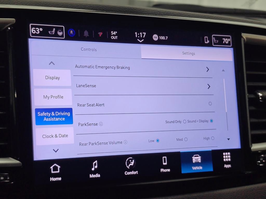 Used 2025 Chrysler Pacifica Select image 44