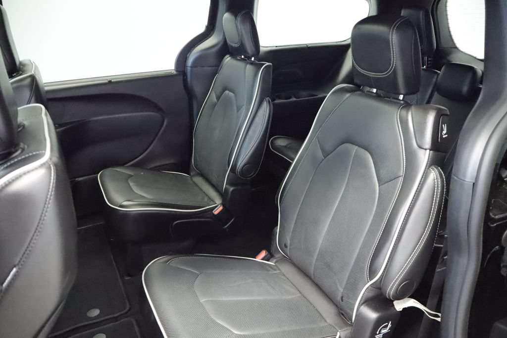 Certified 2025 Chrysler Pacifica Limited FWD image 25