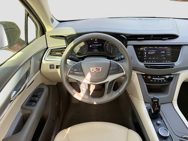 Used 2022 Cadillac XT5 Premium Luxury w/ Technology Package AWD/4WD image 17