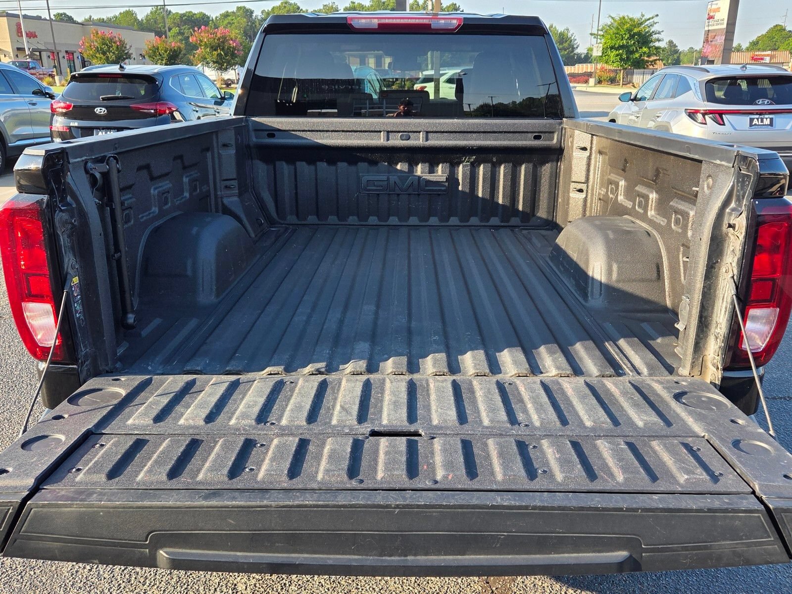 Used 2022 GMC Sierra 1500 SLE w/ X31 Off-Road Package AWD/4WD image 12