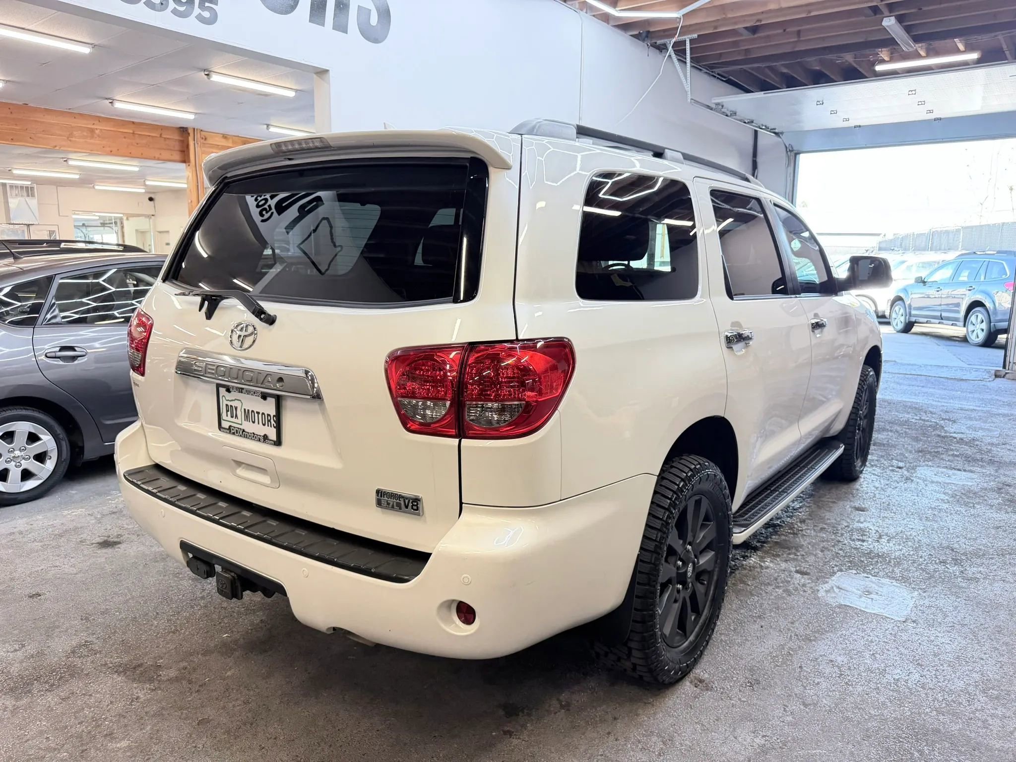 Used 2015 Toyota Sequoia Platinum AWD/4WD image 3