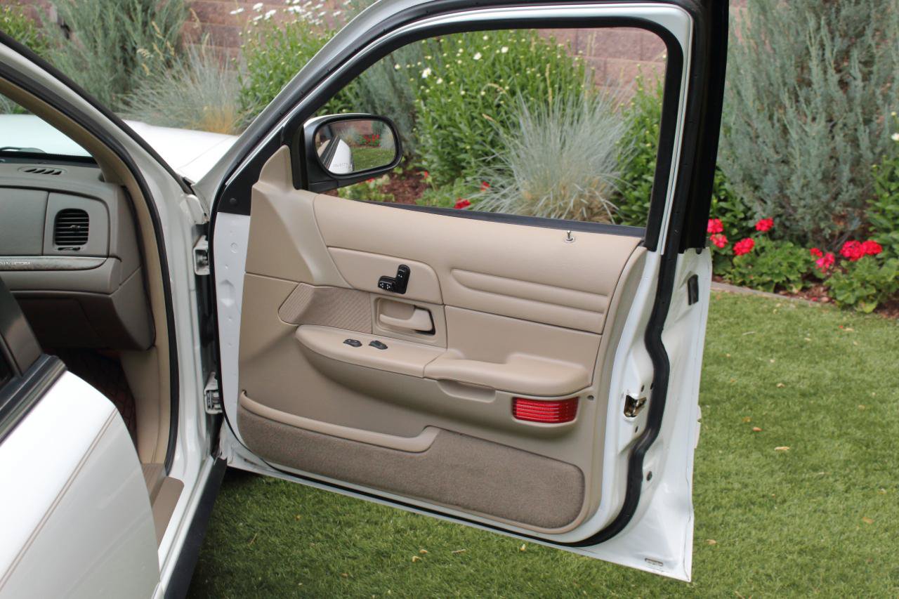 Used 1999 Ford Crown Victoria LX RWD image 44