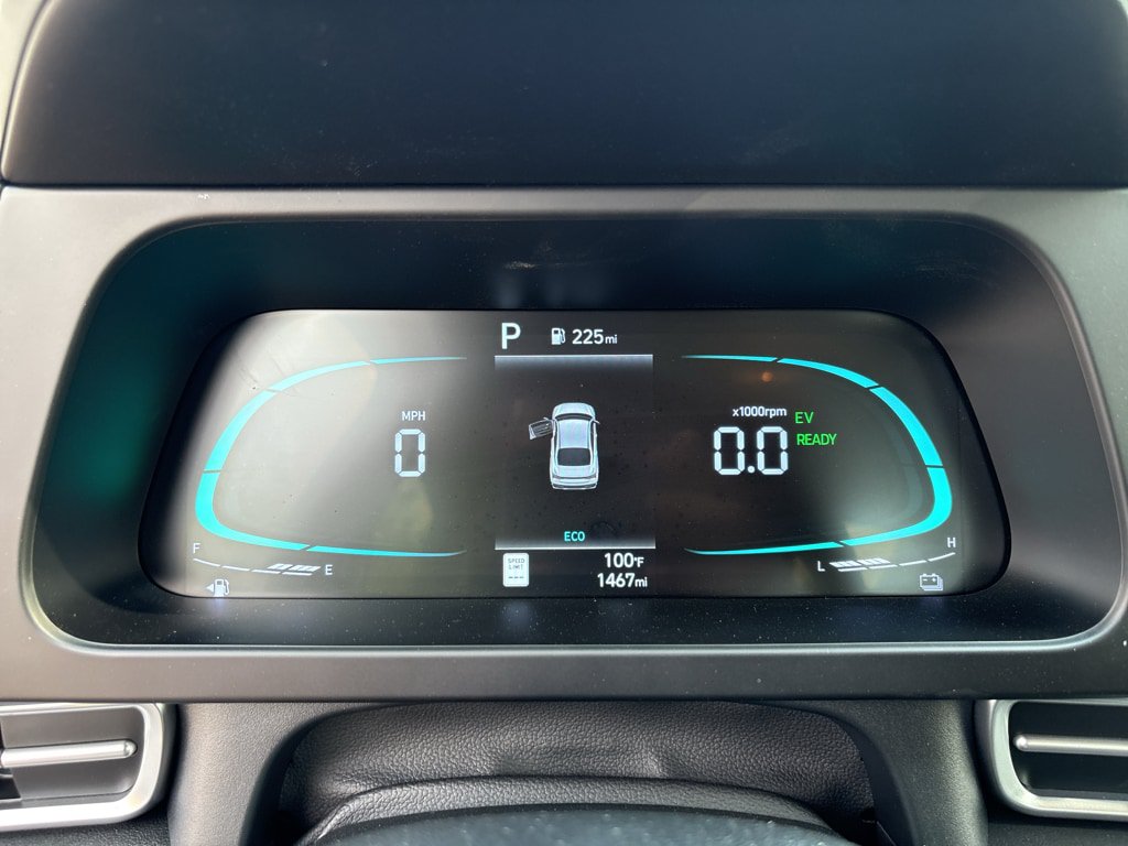 Used 2025 Hyundai Elantra Hybrid FWD image 19
