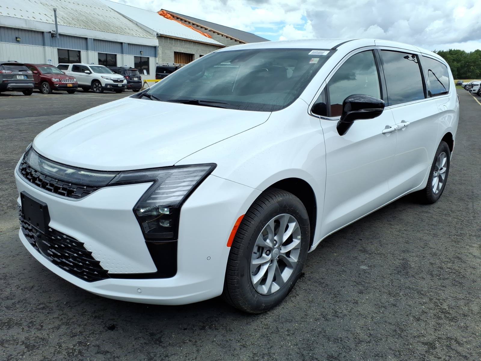 New 2027 Chrysler Pacifica Select AWD/4WD image 1