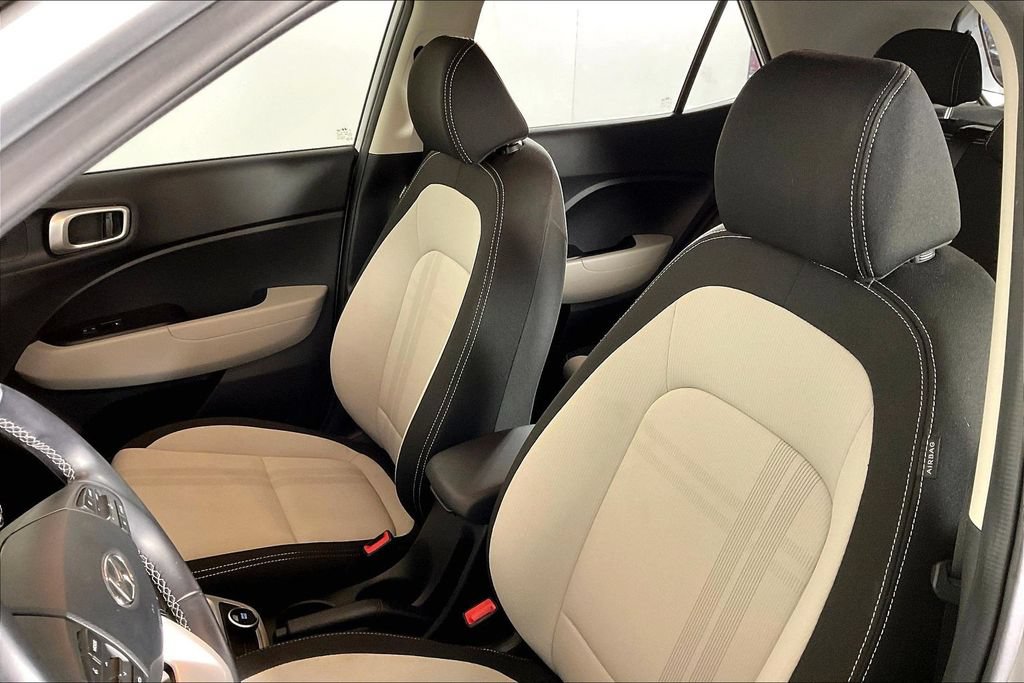 Used 2022 Hyundai Venue SEL FWD image 24