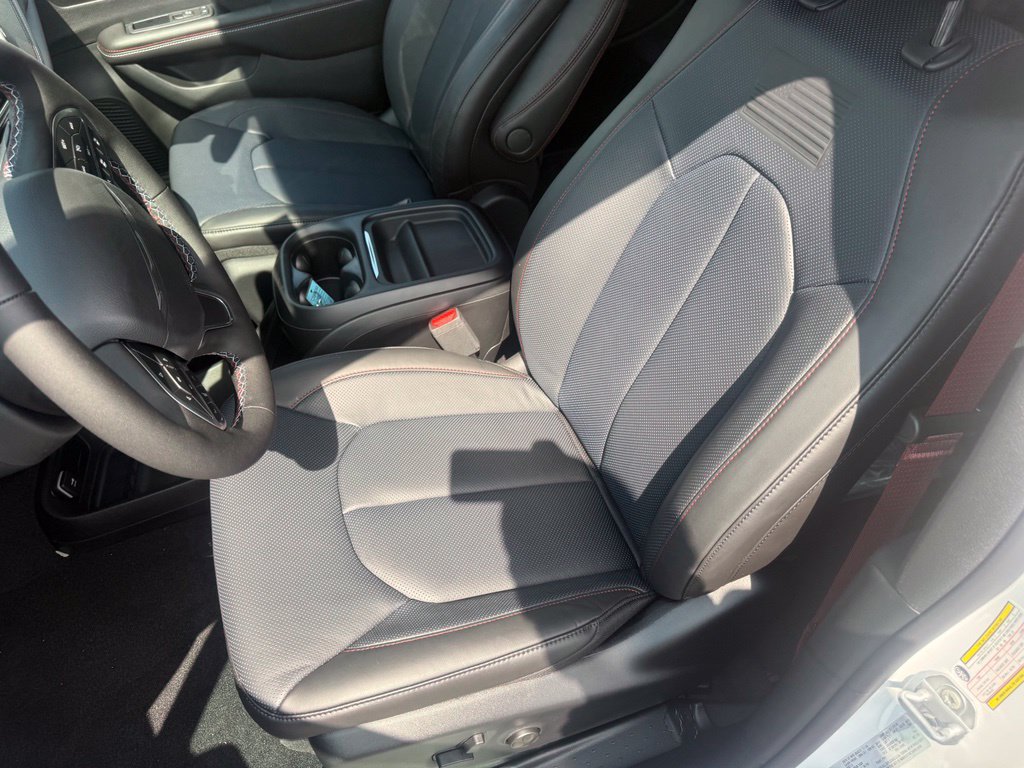 New 2027 Chrysler Pacifica Select FWD image 13