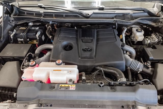 Used 2024 Toyota Tundra Limited AWD/4WD image 3