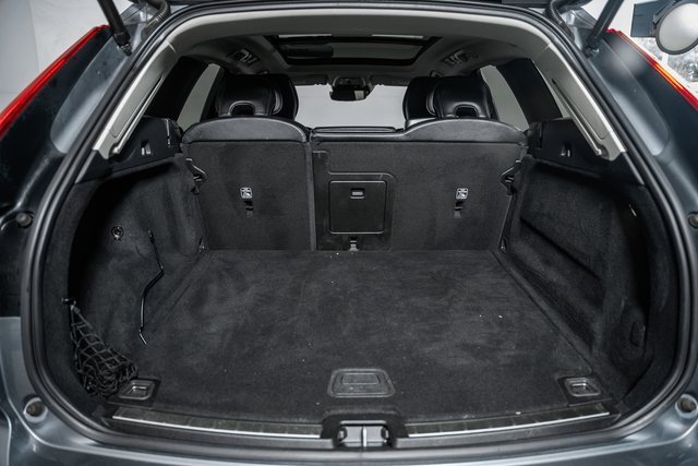 Used 2020 Volvo XC60 T6 Momentum image 10