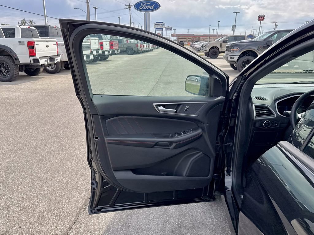 Certified 2021 Ford Edge ST-Line image 13