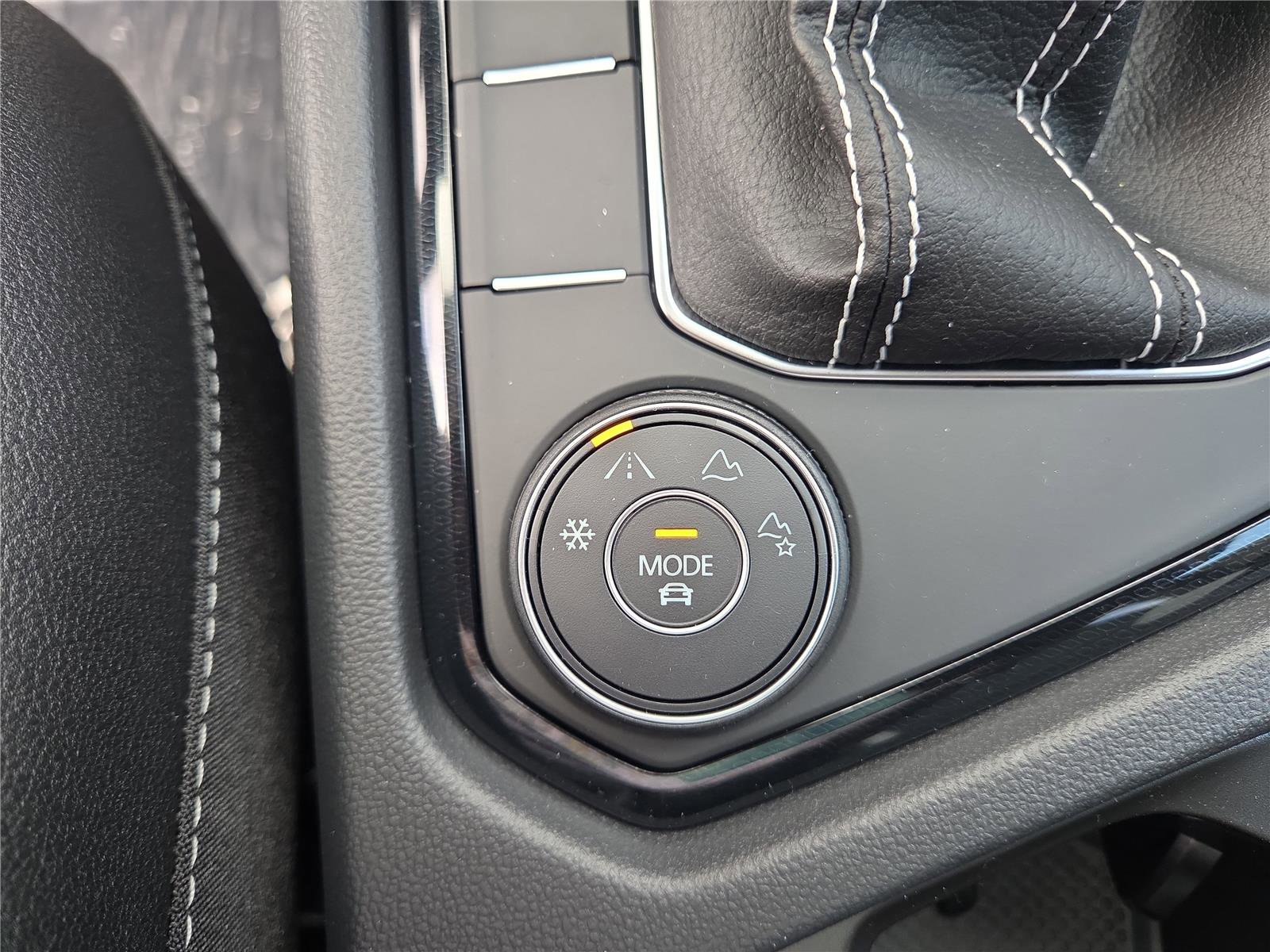 New 2025 Volkswagen Taos SEL image 23