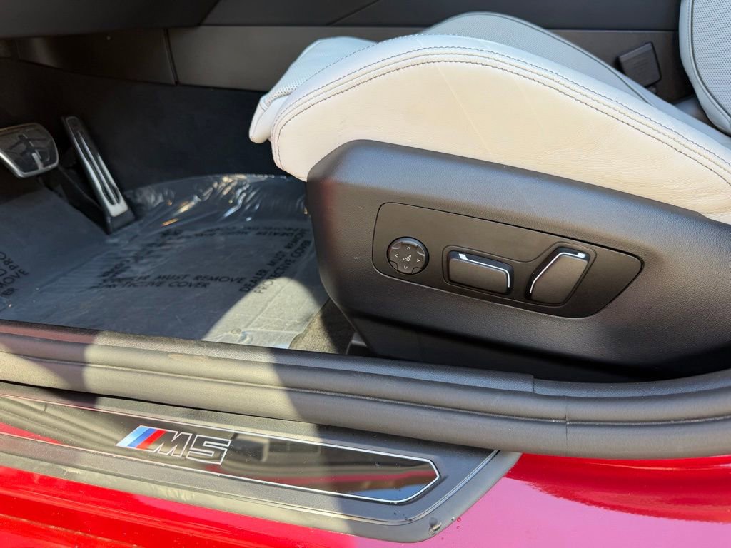 Used 2025 BMW M5 w/ Carbon Package image 13