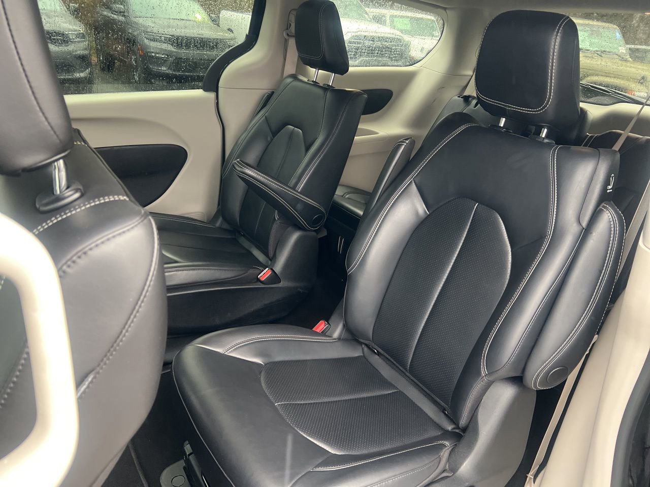 Used 2023 Chrysler Pacifica Touring-L image 19