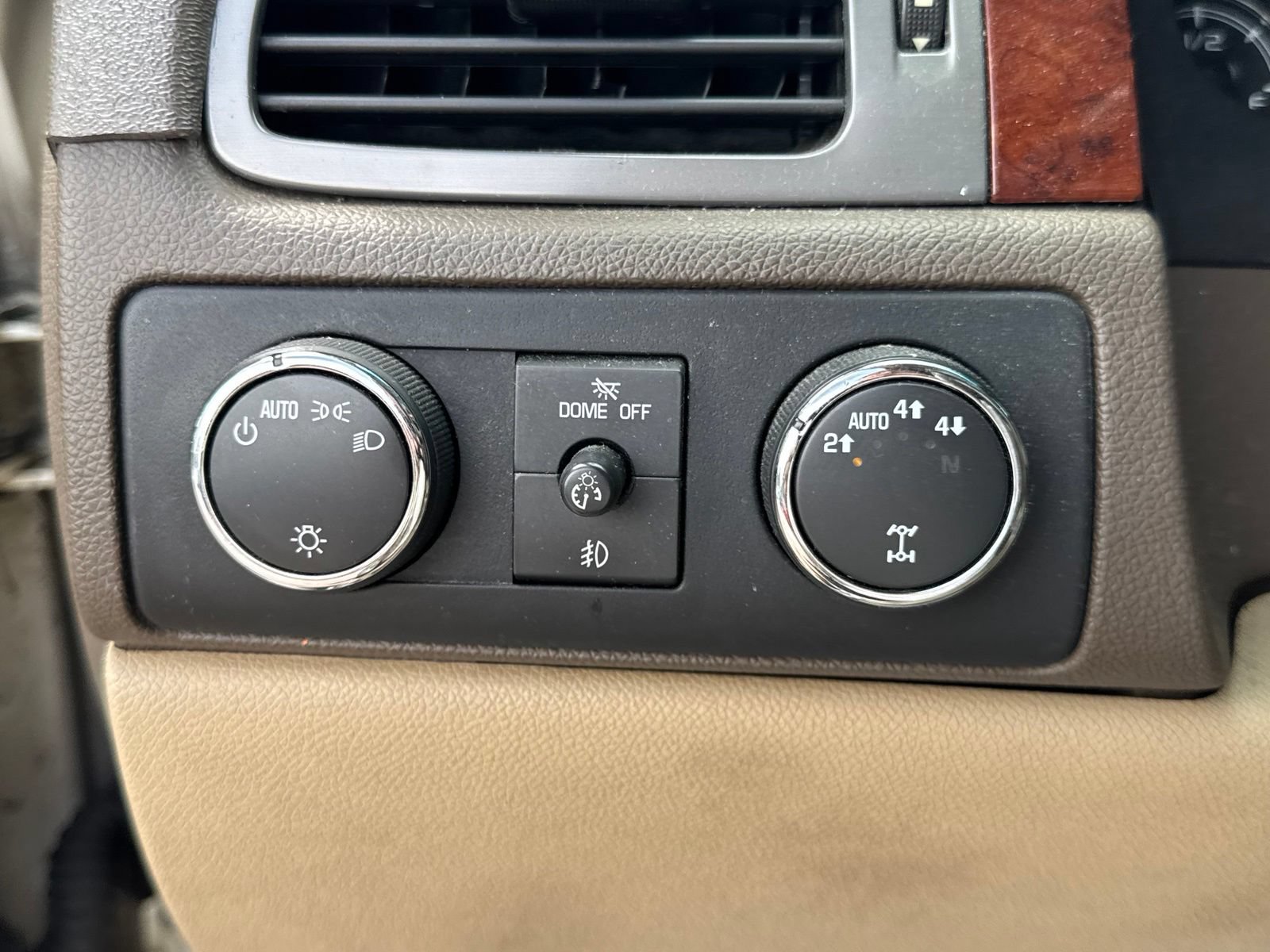 Used 2012 Chevrolet Suburban LTZ AWD/4WD image 14