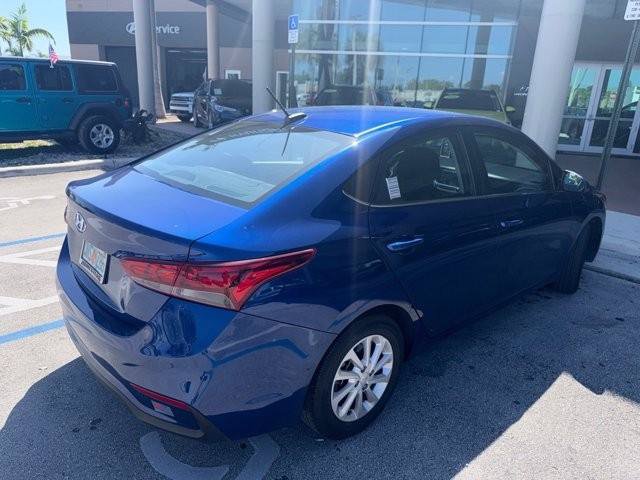 Used 2022 Hyundai Accent SEL FWD image 2