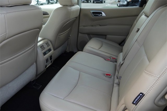 Used 2018 Nissan Pathfinder Platinum image 15