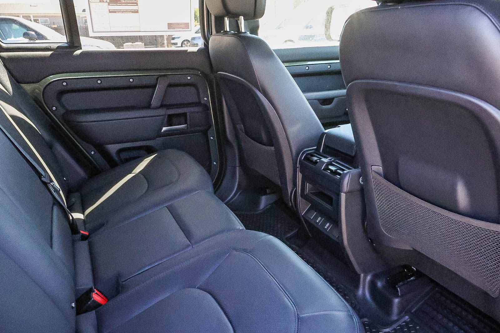 New 2026 Land Rover Defender 110 X-Dynamic SE AWD/4WD image 19