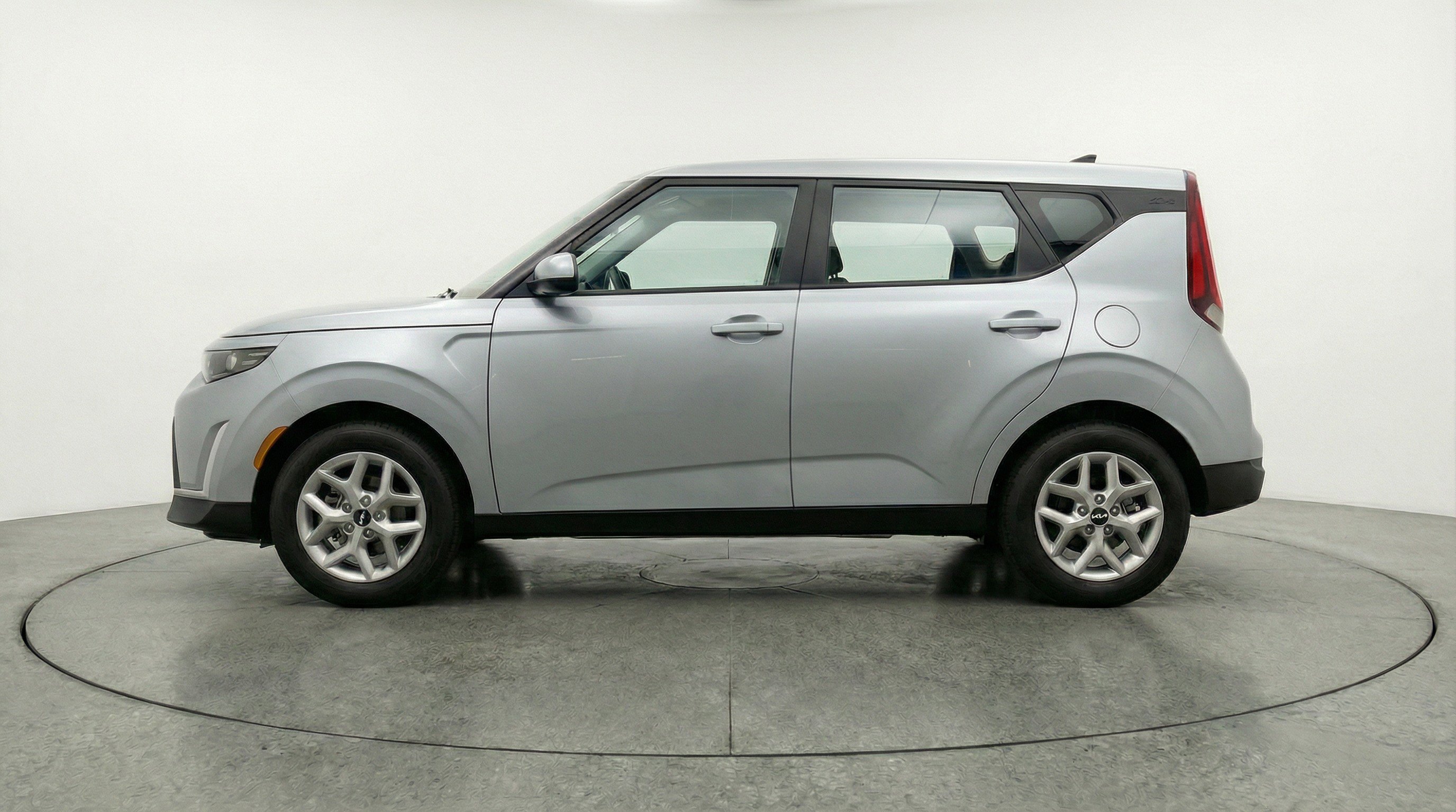 Used 2025 Kia Soul FWD image 5