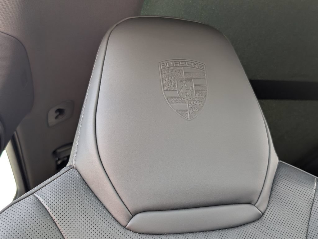 Certified 2023 Porsche Cayenne AWD/4WD image 18