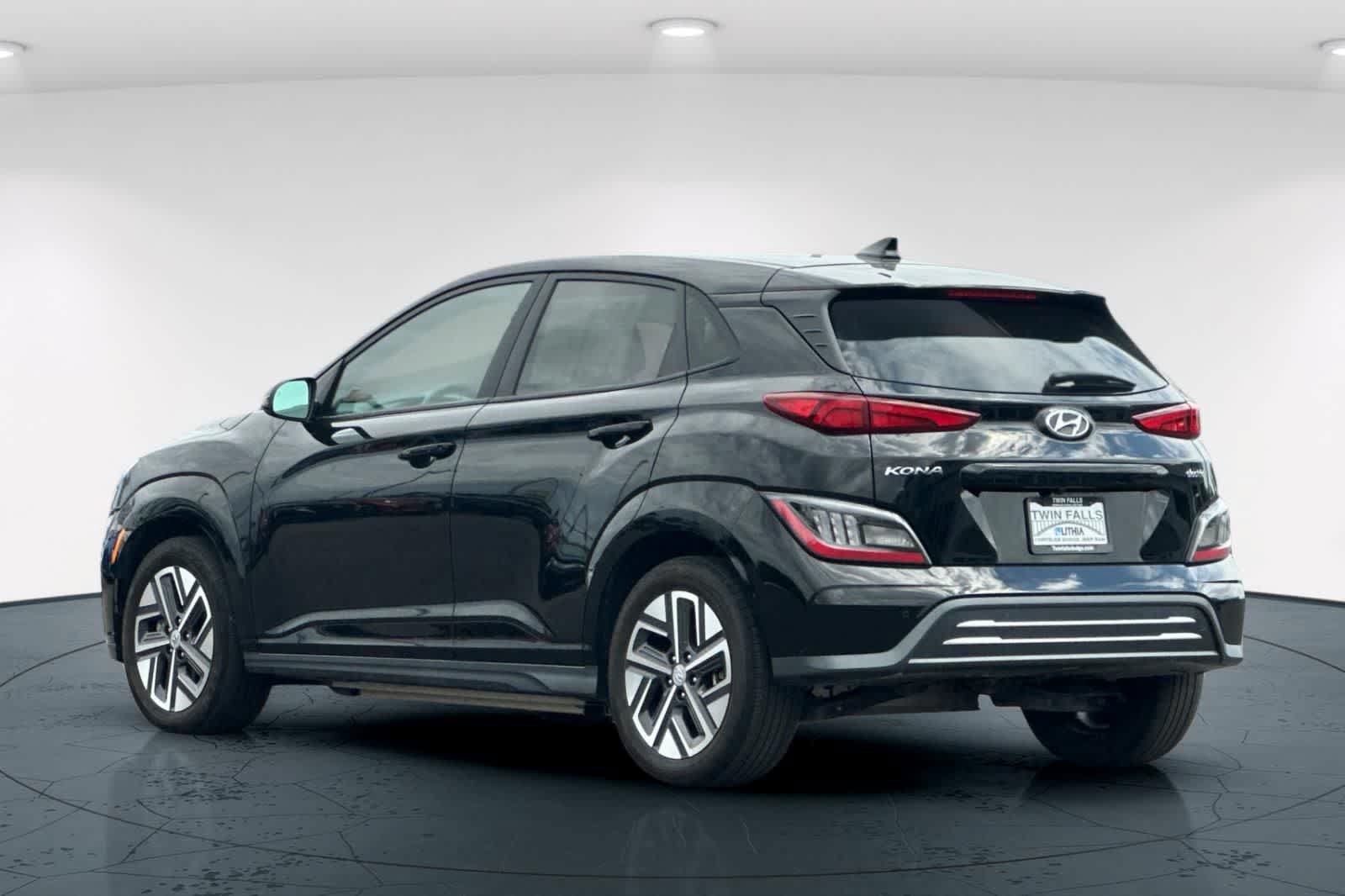 Used 2023 Hyundai Kona Limited w/ Cargo Package FWD image 8
