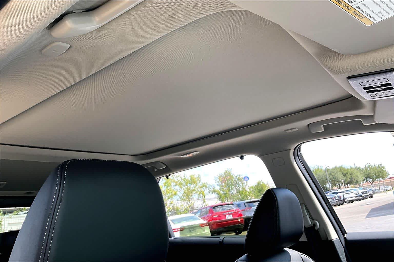 Certified 2025 Nissan Rogue Platinum w/ Platinum Premium Package FWD image 14