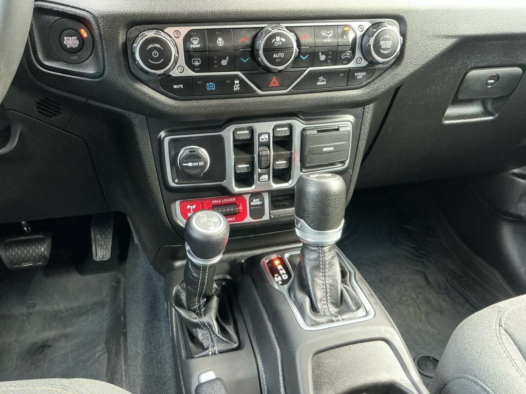 Used 2024 Jeep Wrangler Unlimited AWD/4WD image 12