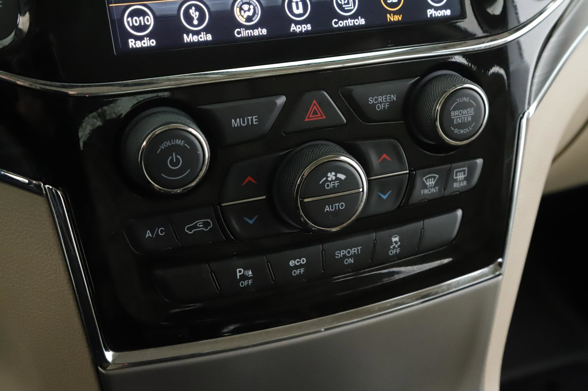 Certified 2019 Jeep Grand Cherokee Limited image 14